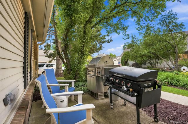 6012 Danbury Court, West Bloomfield Charter Township, MI 48322