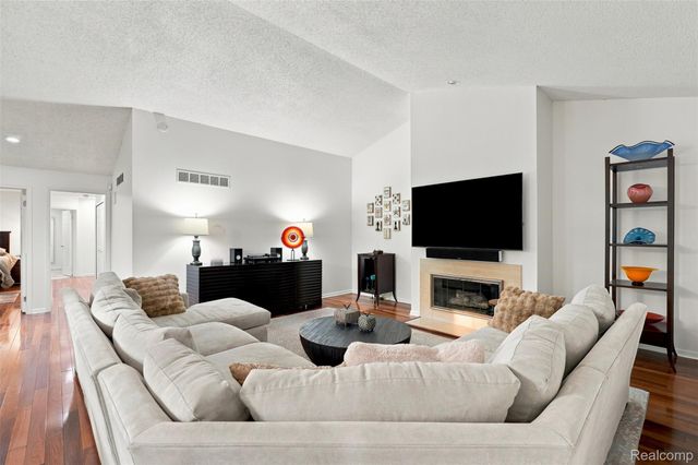 6012 Danbury Court, West Bloomfield Charter Township, MI 48322