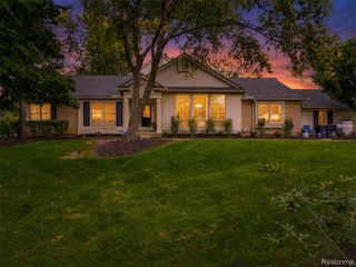 6012 Danbury Court, West Bloomfield Charter Township, MI 48322