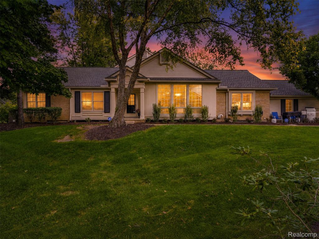 6012 Danbury Court, West Bloomfield Charter Township, MI 48322