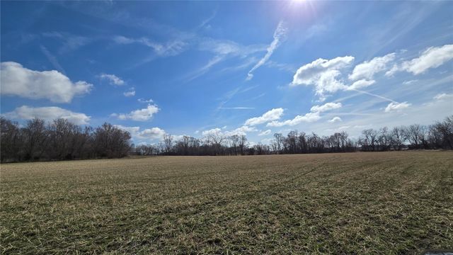 31 Acres N Center Point Road, Center Point, IA 52213