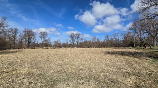 31 Acres N Center Point Road, Center Point, IA 52213