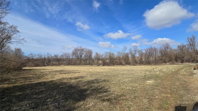 31 Acres N Center Point Road, Center Point, IA 52213