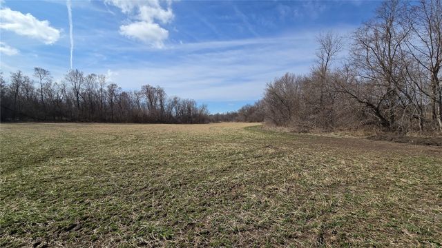 31 Acres N Center Point Road, Center Point, IA 52213