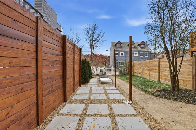 5237 Carnegie St, Lawrenceville, PA 15201