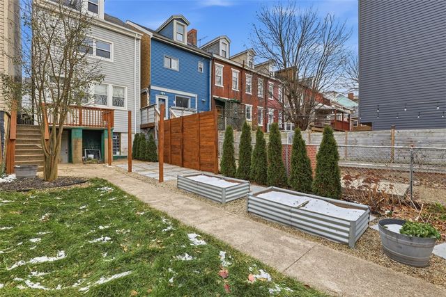 5237 Carnegie St, Lawrenceville, PA 15201