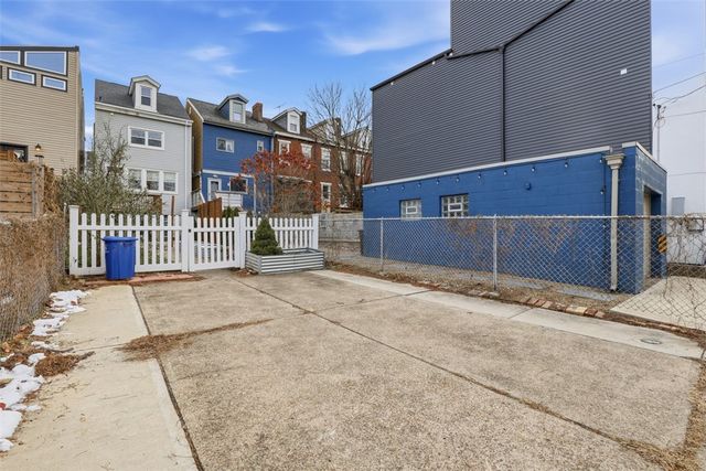 5237 Carnegie St, Lawrenceville, PA 15201