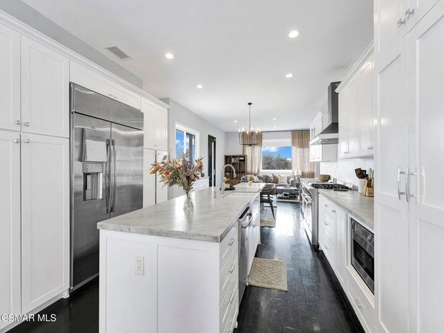 391 Grandview Circle, Camarillo, CA 93010