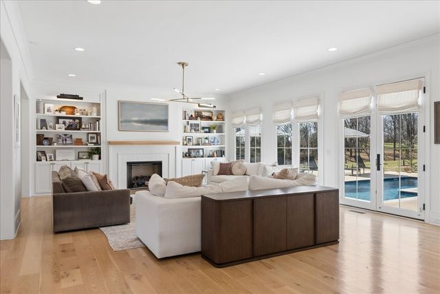 201 Palmer Cir, Lebanon, TN 37090