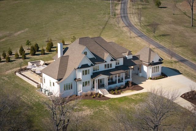 201 Palmer Cir, Lebanon, TN 37090