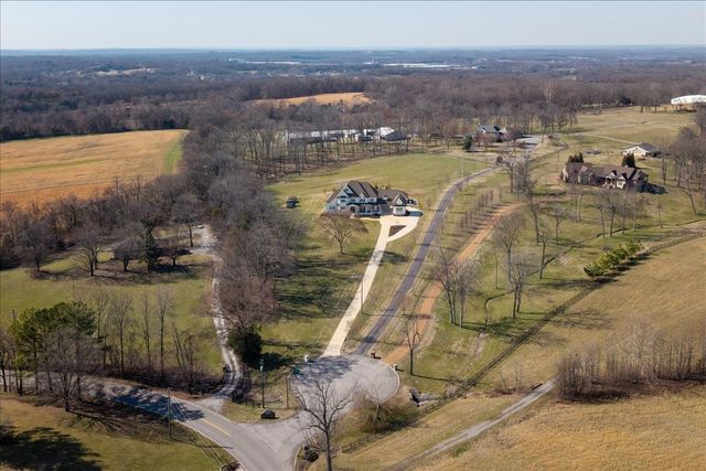 201 Palmer Cir, Lebanon, TN 37090