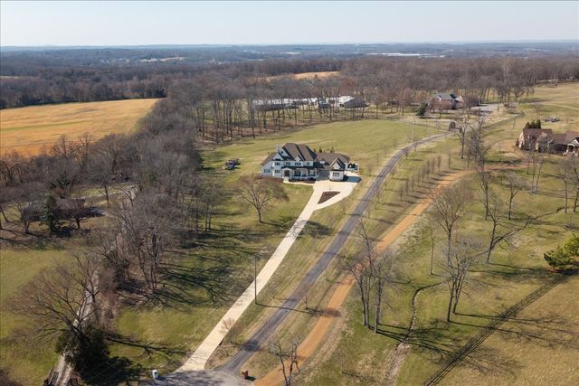 201 Palmer Cir, Lebanon, TN 37090