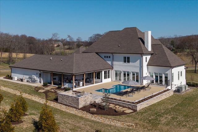 201 Palmer Cir, Lebanon, TN 37090