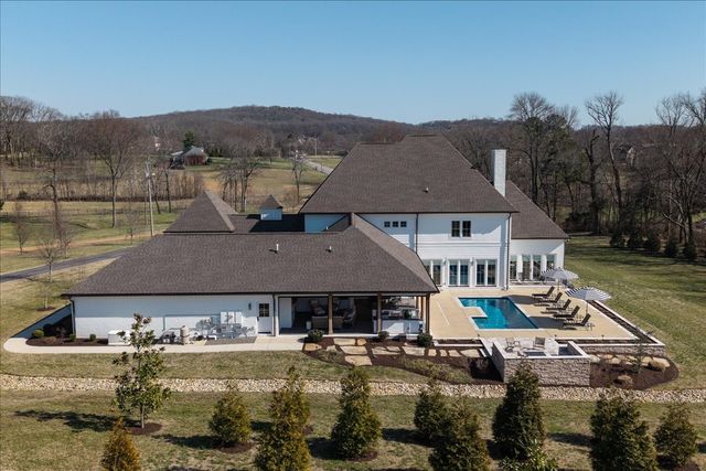 201 Palmer Cir, Lebanon, TN 37090