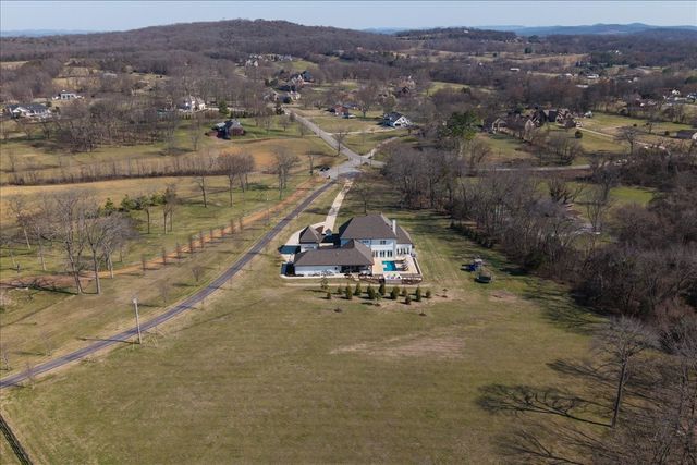 201 Palmer Cir, Lebanon, TN 37090