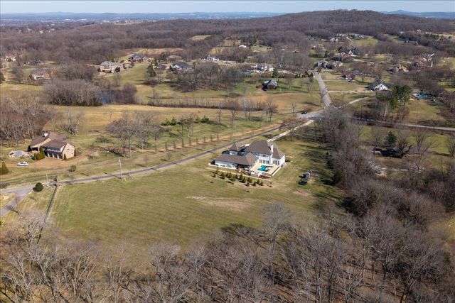 201 Palmer Cir, Lebanon, TN 37090