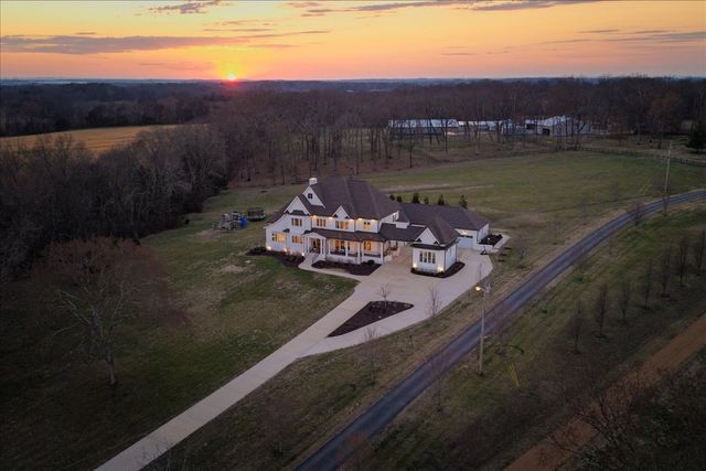 201 Palmer Cir, Lebanon, TN 37090