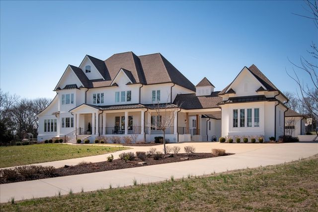 201 Palmer Cir, Lebanon, TN 37090