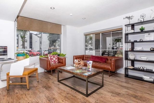 4400 Memorial Drive 31-2211, Houston, TX 77007