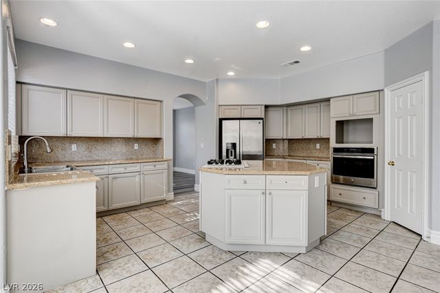 43 Arcadian Shores Street, Las Vegas, NV 89148