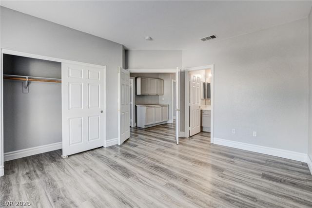 43 Arcadian Shores Street, Las Vegas, NV 89148