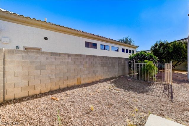 43 Arcadian Shores Street, Las Vegas, NV 89148