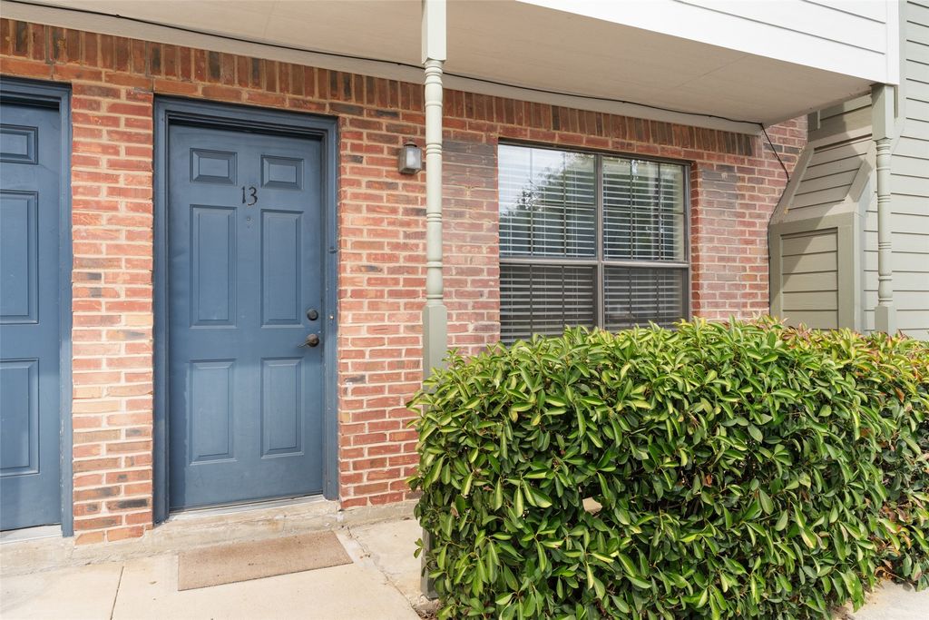 716 W Mulberry Street 1C, Denton, TX 76201 — photo 2