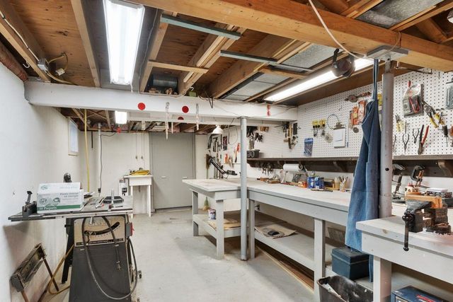 85 Post Road, North Hampton, NH 03862