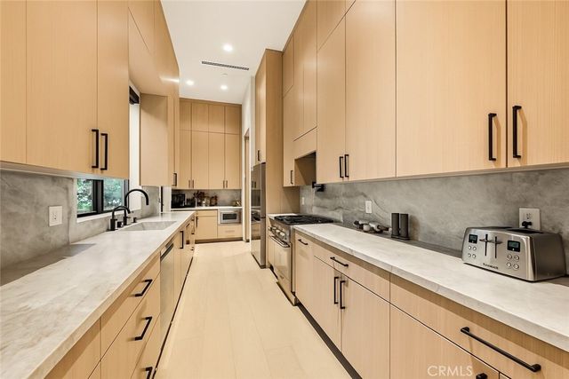 22924 Erwin Street, Woodland Hills, CA 91367