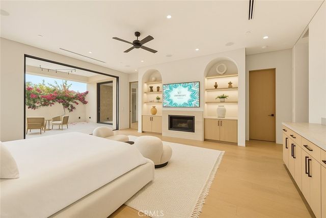 22924 Erwin Street, Woodland Hills, CA 91367