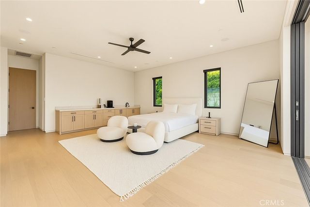22924 Erwin Street, Woodland Hills, CA 91367