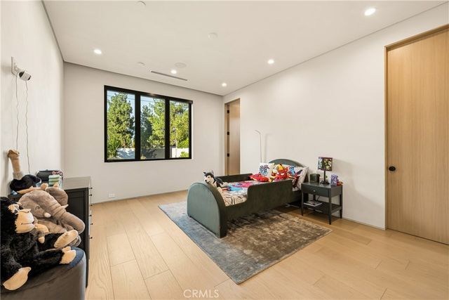 22924 Erwin Street, Woodland Hills, CA 91367