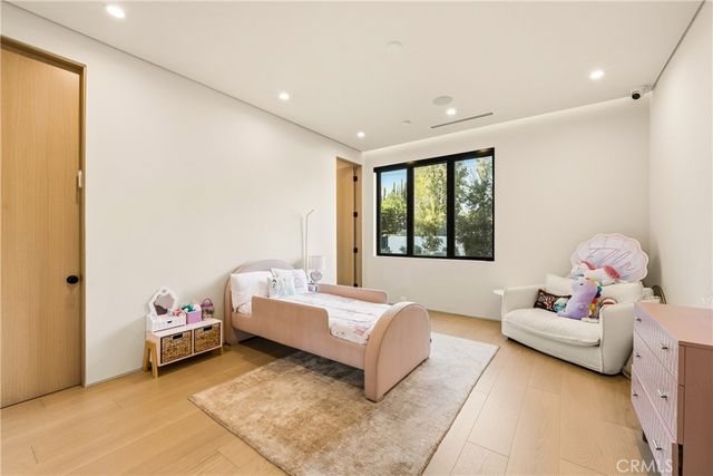 22924 Erwin Street, Woodland Hills, CA 91367