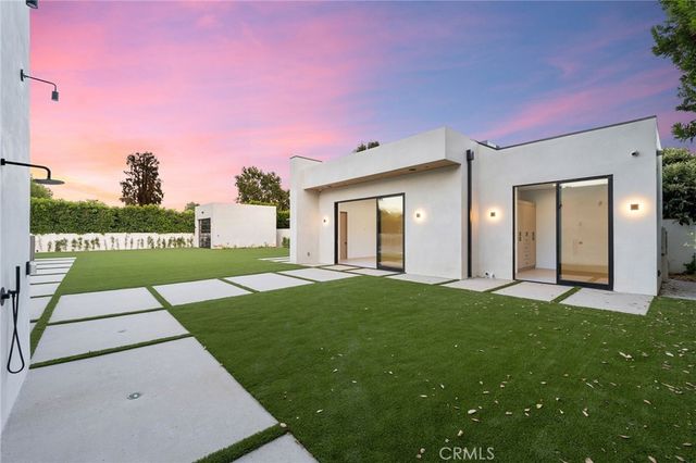 22924 Erwin Street, Woodland Hills, CA 91367