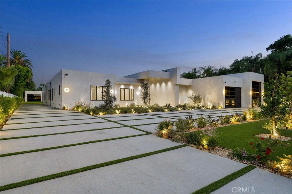 22924 Erwin Street, Woodland Hills, CA 91367