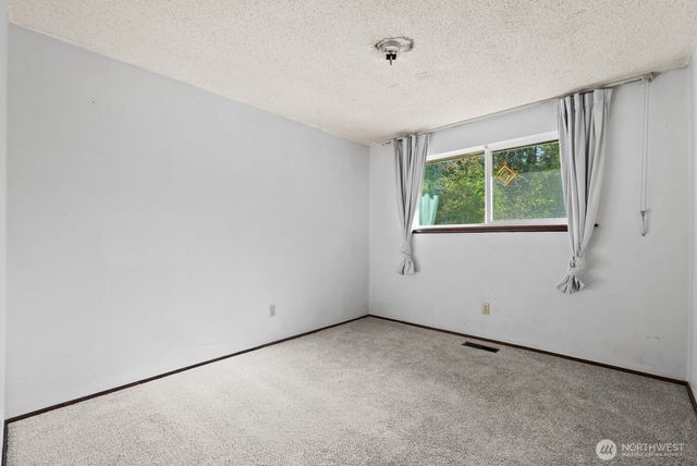 1410 Beech Avenue, Steilacoom, WA 98388