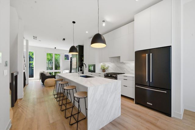 4232 W Belmont Avenue 6, Chicago, IL 60641