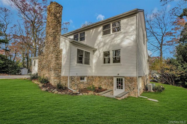 43 Edcris Lane, Huntington, NY 11743