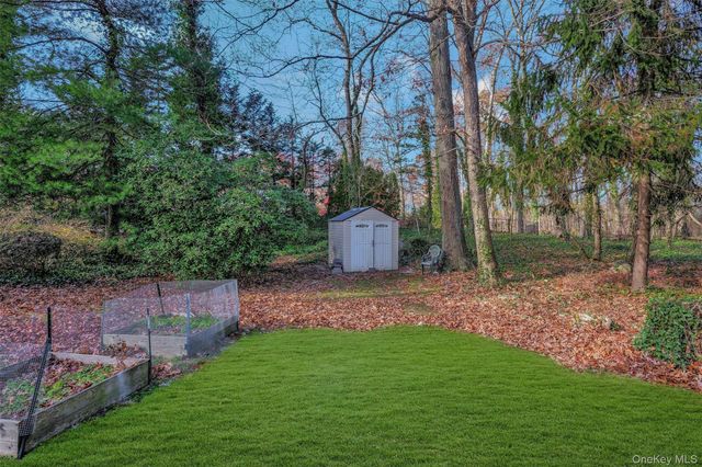 43 Edcris Lane, Huntington, NY 11743