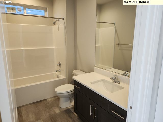 658 Magnolia Ave 40, Woodburn, OR 97071