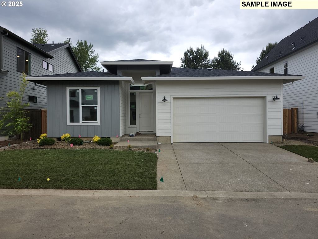 658 Magnolia Ave 40, Woodburn, OR 97071