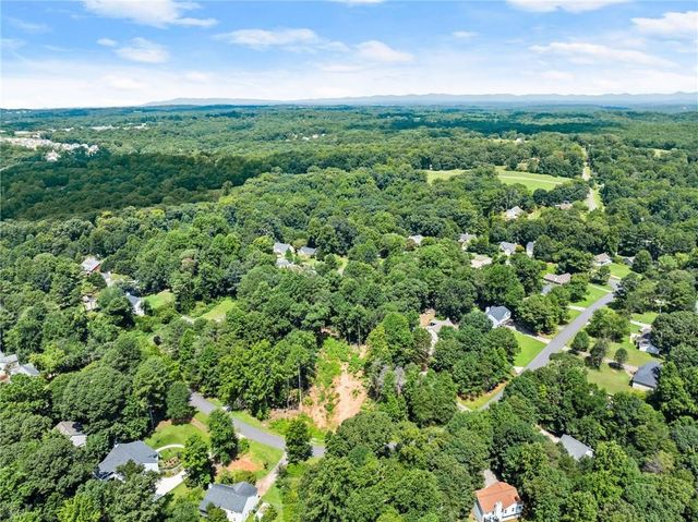8690 Bayhill Drive, Gainesville, GA 30506