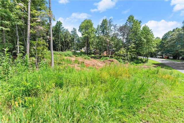 8690 Bayhill Drive, Gainesville, GA 30506