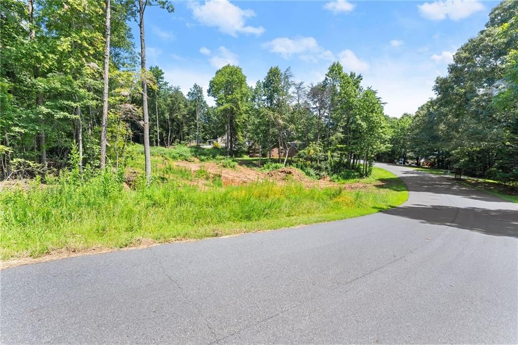 8690 Bayhill Drive, Gainesville, GA 30506