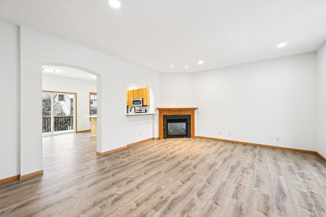 2821 Arona Street, Roseville, MN 55113