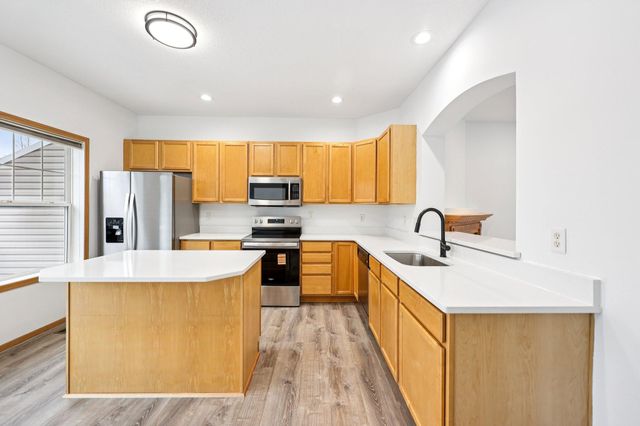 2821 Arona Street, Roseville, MN 55113