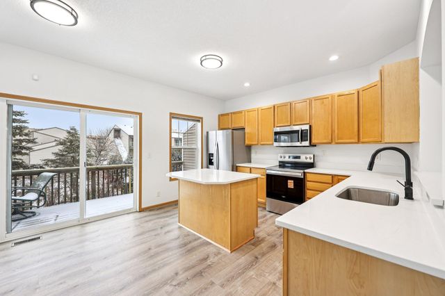 2821 Arona Street, Roseville, MN 55113