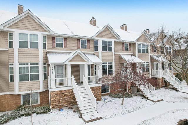 2821 Arona Street, Roseville, MN 55113