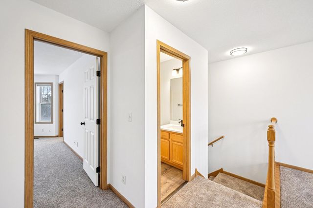 2821 Arona Street, Roseville, MN 55113