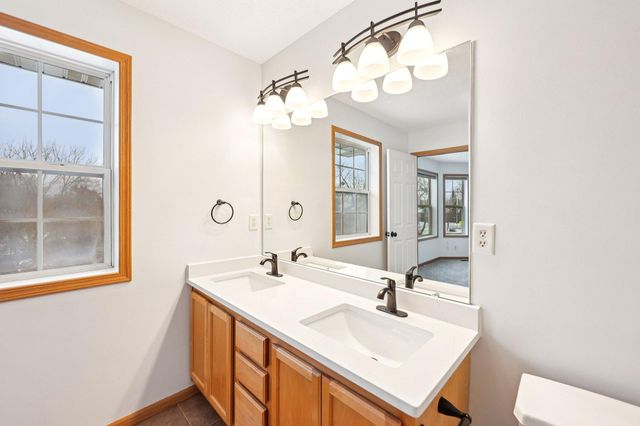 2821 Arona Street, Roseville, MN 55113